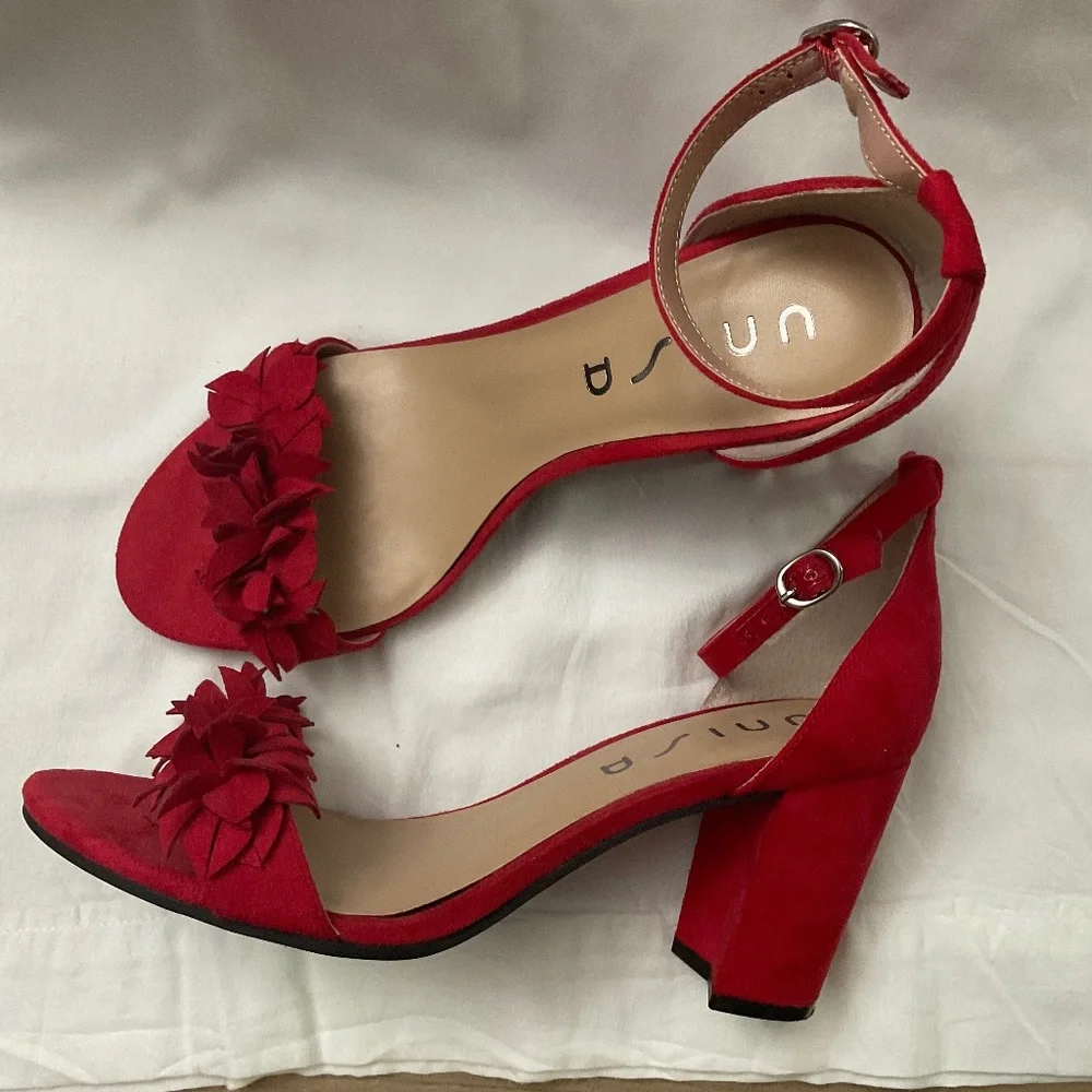 Sandals - Picture 1 of 4
